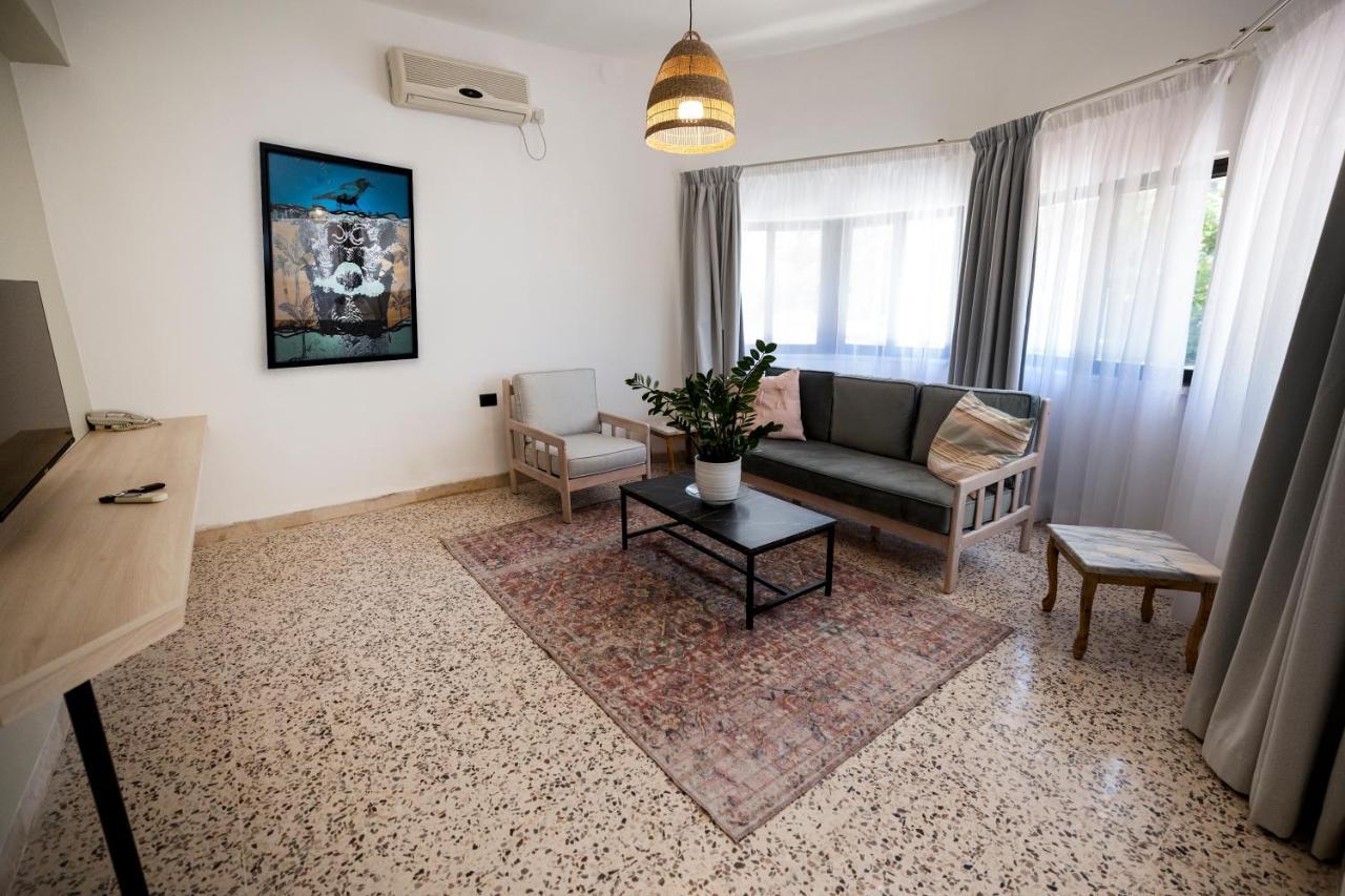 Julia'S Hotel Suites Амман Экстерьер фото